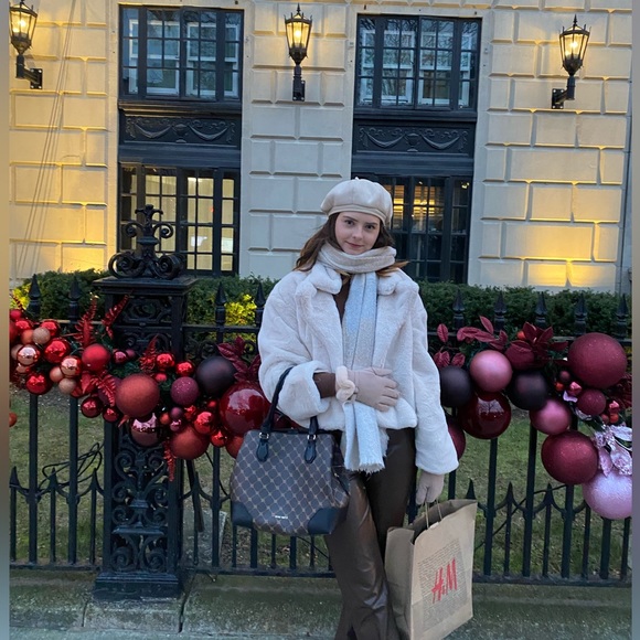 Meet your Posher, Victoria - Picture 4 of 5